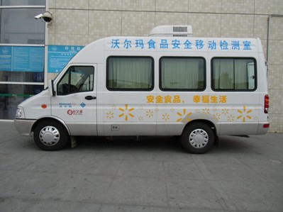 沃爾瑪食品安全移動檢測車目前覆蓋廣州、深圳、東莞的33間門店，并即將把服務(wù)范圍擴大到廣東全省的70多間門店。