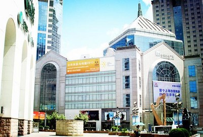 “公共關(guān)系與傳播2013”DCP廣告大牌于浦東華潤時(shí)代廣場(chǎng)